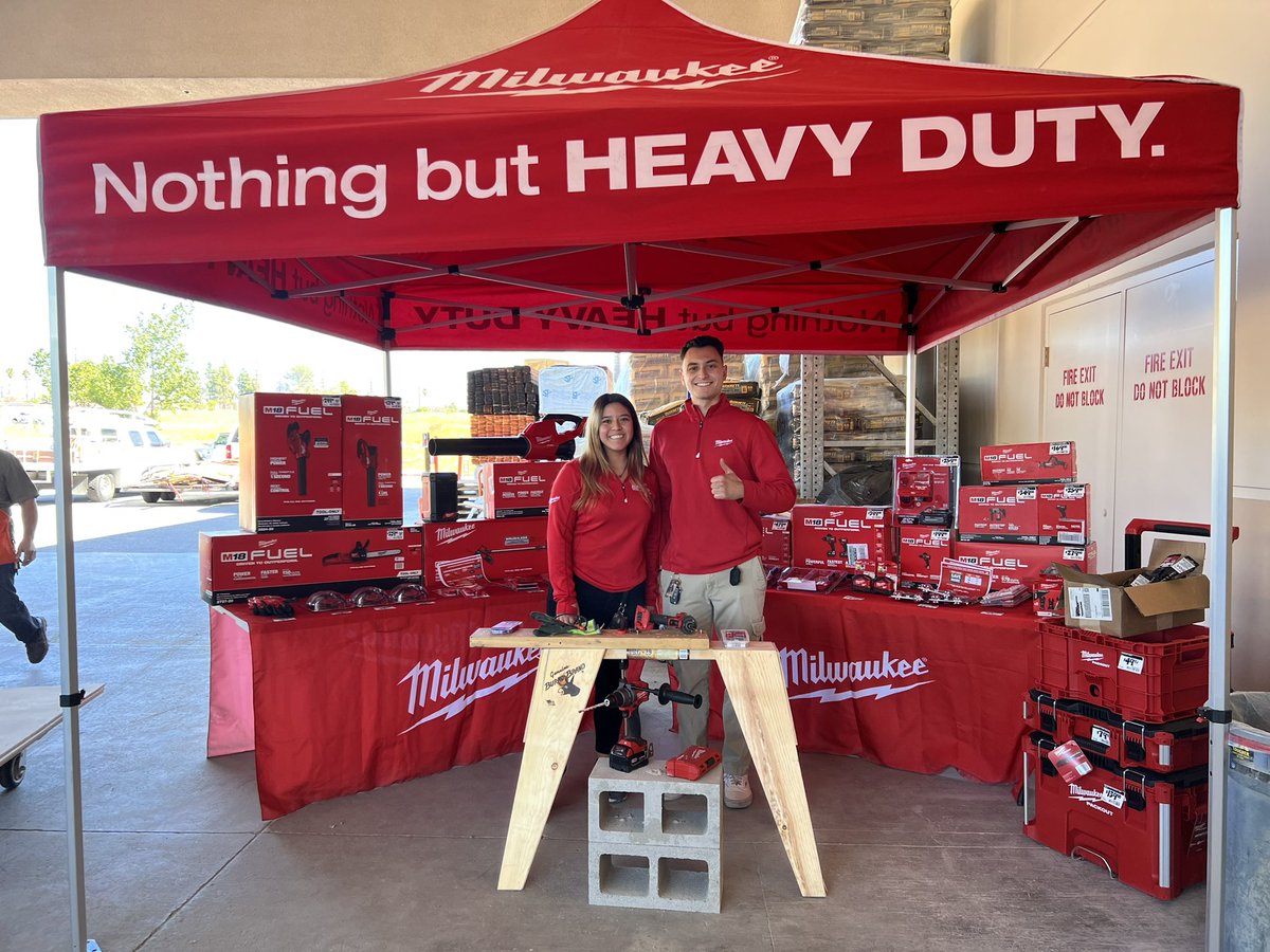 Day 1 or our pro week <a href="/1013/">やすべ～</a> coffee and doughnuts 🍩 for our pros all morning for the week to show how much we love them! Thank you <a href="/MilwaukeeTool/">Milwaukee Tool</a> for setting up and showing off for our pros! Let’s see what day 2 brings! #pacsouth🌵