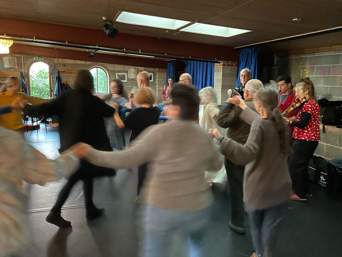 📖Two great dates for your diary: 
Kleznorth concert in Youlgreave, Peaks 16 March 3pm kleznorth.org.uk
An Afternoon of Yiddish Song with Phil Tomlinson in Sheffield 30 April 2pm philtomlinson.co.uk
Spread the word! 
#Klezmer #yiddish
#peakdistrict #folkmusic