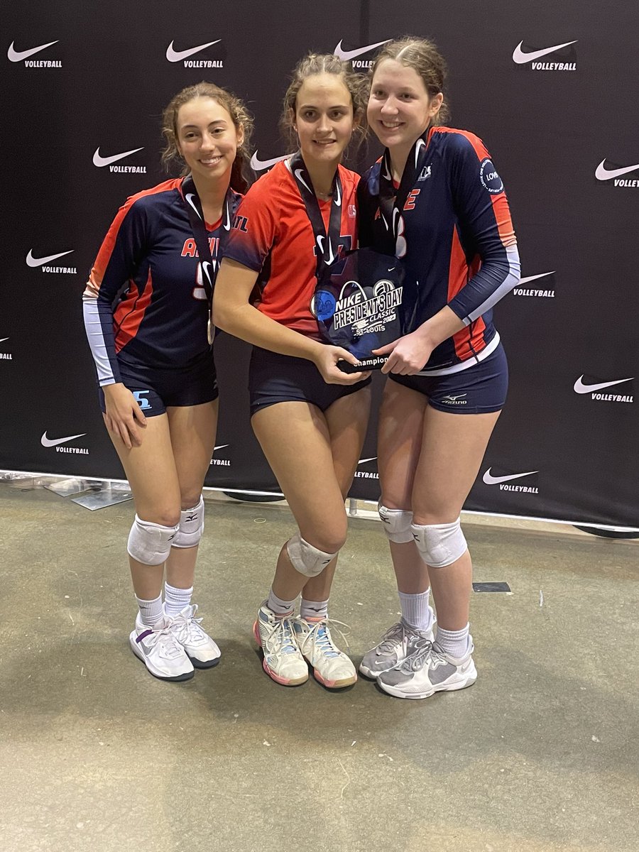 MFlynnGT's tweet photo. Congrats to @a5volleyball 16-Pat — 2023 Presidents Day Classic champs! 🏆🥇

Perfect 10-0 weekend in St. Louis. Really proud of @KellanFlynn_17 and her awesome teammates and coaches. https://t.co/T1LCD7q6a3