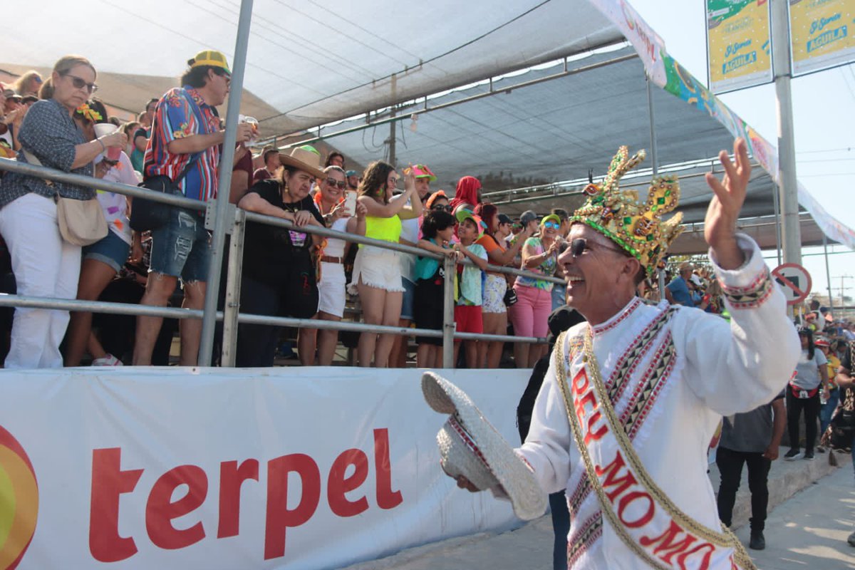 Sebastiang2023's tweet photo. ¡La alegría, brillo y fantasía llega a la Vía 40! 🙌🏽
Que felicidad despedirme del cumbiodromo con la #GranParadaDeComparsas un evento que reúne al talento de nuestro @Carnaval_SA. 👑 https://t.co/nmBiQkpwV7