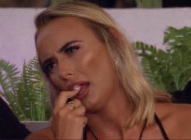 James89025278's tweet photo. I don’t think Tanya understands how humiliating it is for Martin to hear this in front of EVERYONE in the villa #loveisland https://t.co/hRpxQvpjiV
