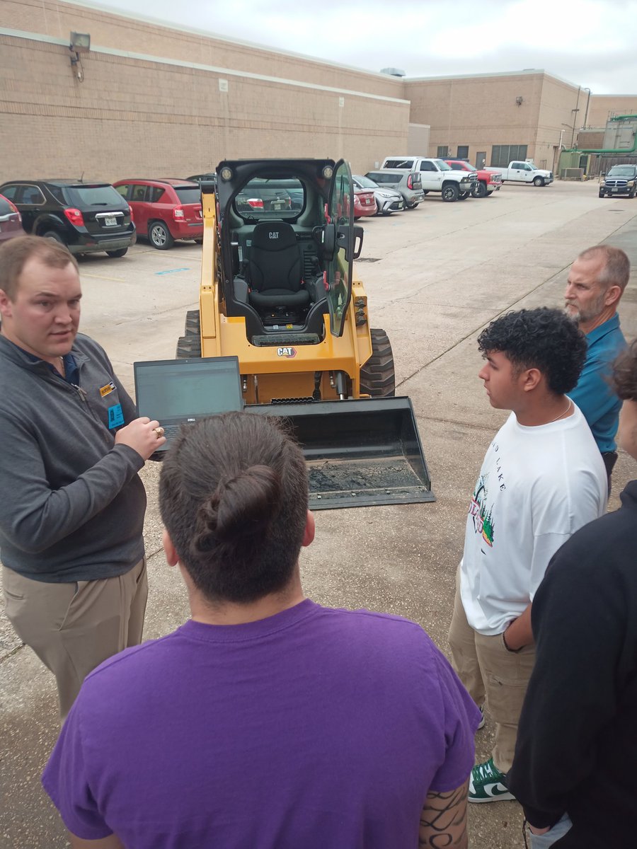 k_gaas's tweet photo. Today I would like to send out a thank you to Mustang CAT for coming out to talk with students about there training programs. Students got to see first hand demo with a skid steer. https://t.co/A7LtbBoR3i
