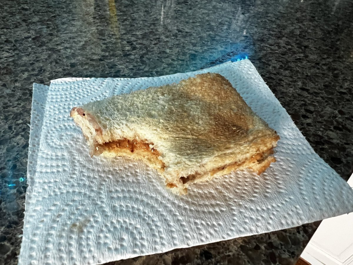 lukasseely's tweet photo. The Kids were right this whole time. #TeamNoCrust https://t.co/UeQEI2G55o