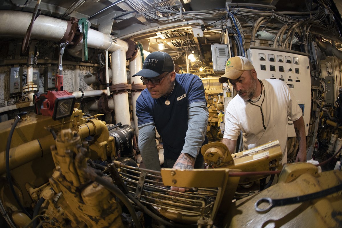 OCEARCH's tweet photo. Hard at work this Monday!

#HardAtWork #Caterpillar #ShipRepairs

@CaterpillarInc https://t.co/B6ss40nb4d