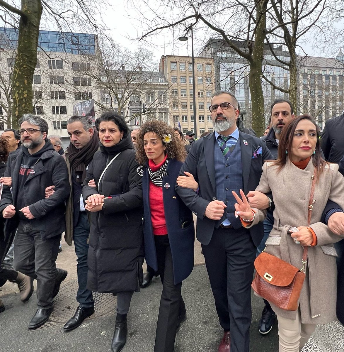 با تشکر فراوان از همه شما عزیزان که امروز به بروکسل آمدید. 
احساس غرور کنید، شما امروز دیده شدید و صدایتان را شنیدند.
امروز یک قدم جلوتر رفتیم، شورای اتحادیه اروپا تحریمهای جدیدی را اعلام کردند.
هدفهای دیگری هنوز مانده و ما تا حصول نتیجه ادامه خواهیم داد.