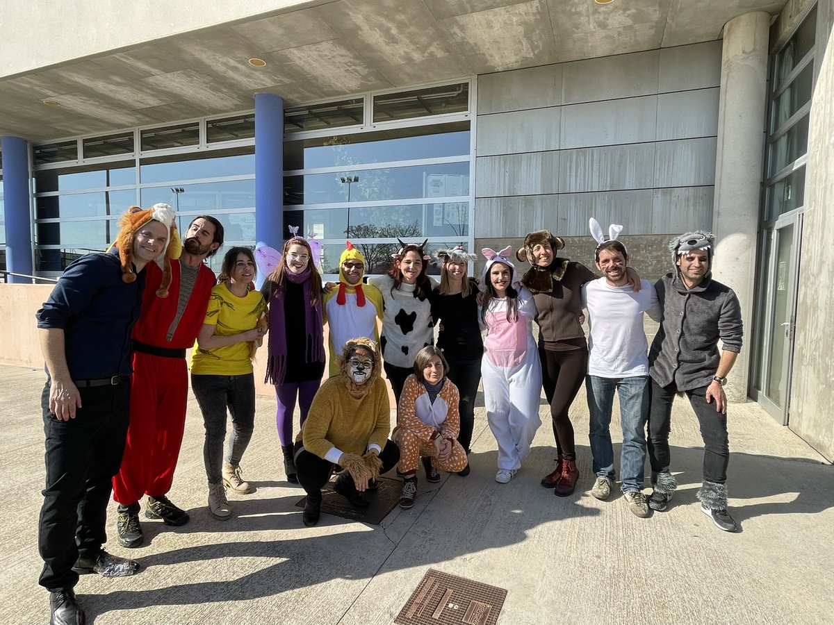InsXammar's tweet photo. PREMIS CARNAVAL 2023 🎭
🍌Premi a la disfressa més original: BANAMINIONS - 1r ESO A 
🤠 Premi a la millor coreografia: COWBOYS I COWGIRLS - 1r ESO B
👸Premi al millor vestuari: LES PRINCESES - 4t ESO 
I fora de concurs, menció especial a la comparsa ANIMALS! del professorat 🐔🦁 https://t.co/ByJGm1Z6tX