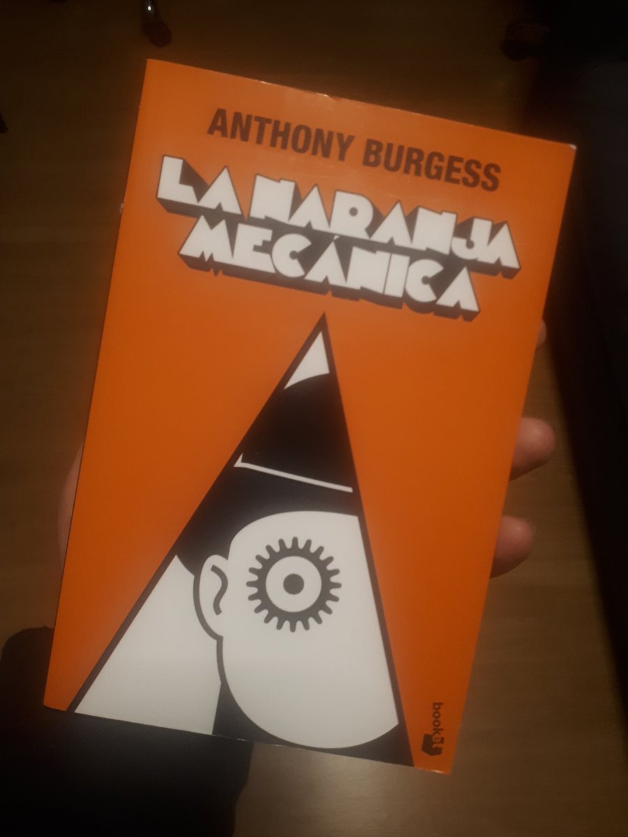 #lunesdelectura aún.
Está novela está bien joroschó , de yarblockos! Los drugos y las pitousas se lo camelan .
Leyendo sobre #burgess el libro impacta mucho más aún. Te hace pensar mucho.