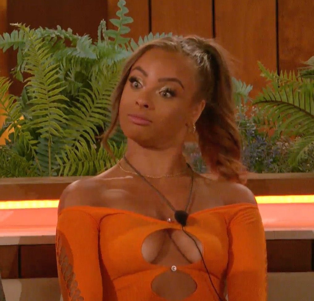 mamamuva's tweet photo. So you just going to be real in front of Martin.. like, how about his feelings though ๐ฉ๐ซฃ๐ซฃ๐ซฃ #poormartin #loveIsland #LoveIslandUK https://t.co/POWauVFvIj