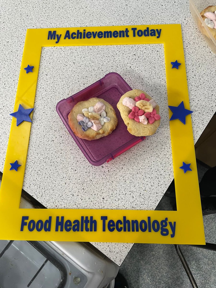 Miss McCartney's S1 class have made Rock Buns today in the Lets get Cooking Unit ⭐️. Excellent breadcrumbs were made using the rubbing in method 👨‍🍳👩‍🍳