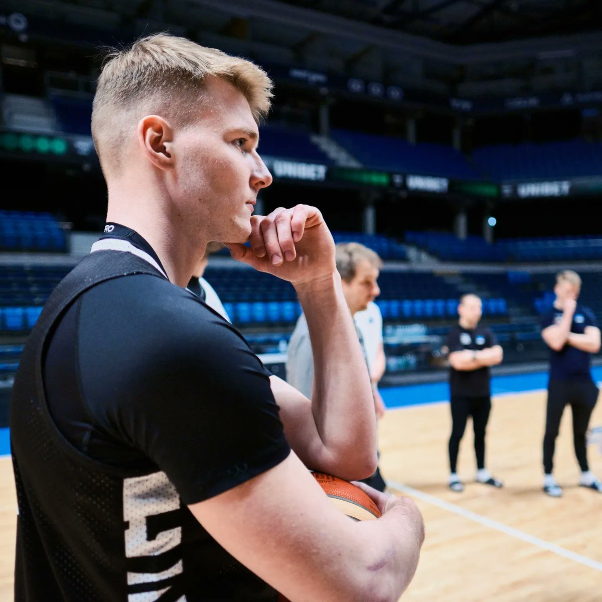 dinamo_sassari's tweet photo. 𝗞𝗔𝗦𝗣𝗔𝗥 𝗧𝗥𝗘𝗜𝗘𝗥 𝗙𝗜𝗕𝗔 𝗩𝗜𝗕𝗘𝗦

🇪🇪 Kaspar Treier si sta allenando con la nazionale estone in vista dei match contro Slovenia e Svezia per le qualificazioni a @FIBAWC

#fiba #estonia #national #treier #dinamo #siamsemprequa https://t.co/40LlyugWLu