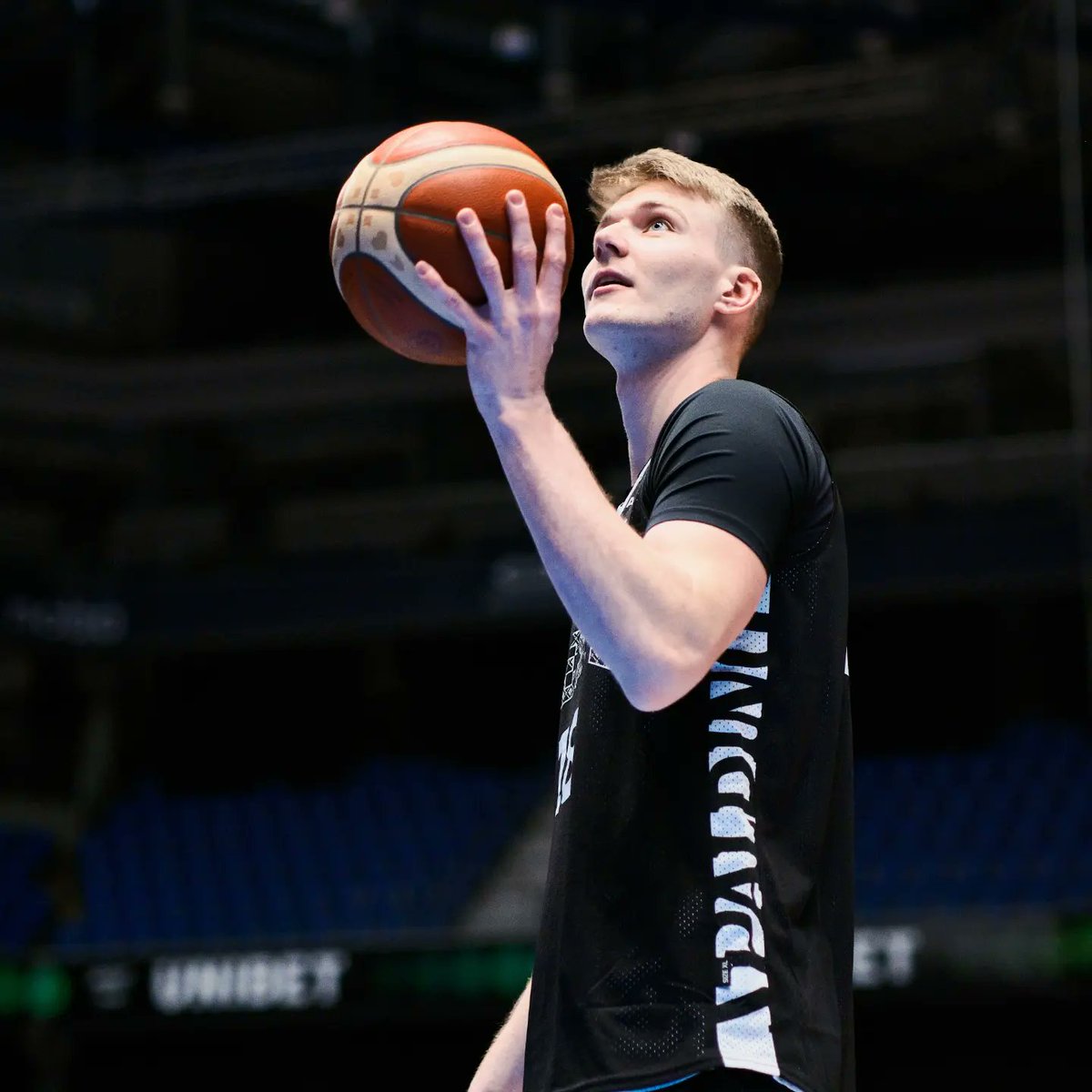 dinamo_sassari's tweet photo. 𝗞𝗔𝗦𝗣𝗔𝗥 𝗧𝗥𝗘𝗜𝗘𝗥 𝗙𝗜𝗕𝗔 𝗩𝗜𝗕𝗘𝗦

🇪🇪 Kaspar Treier si sta allenando con la nazionale estone in vista dei match contro Slovenia e Svezia per le qualificazioni a @FIBAWC

#fiba #estonia #national #treier #dinamo #siamsemprequa https://t.co/40LlyugWLu