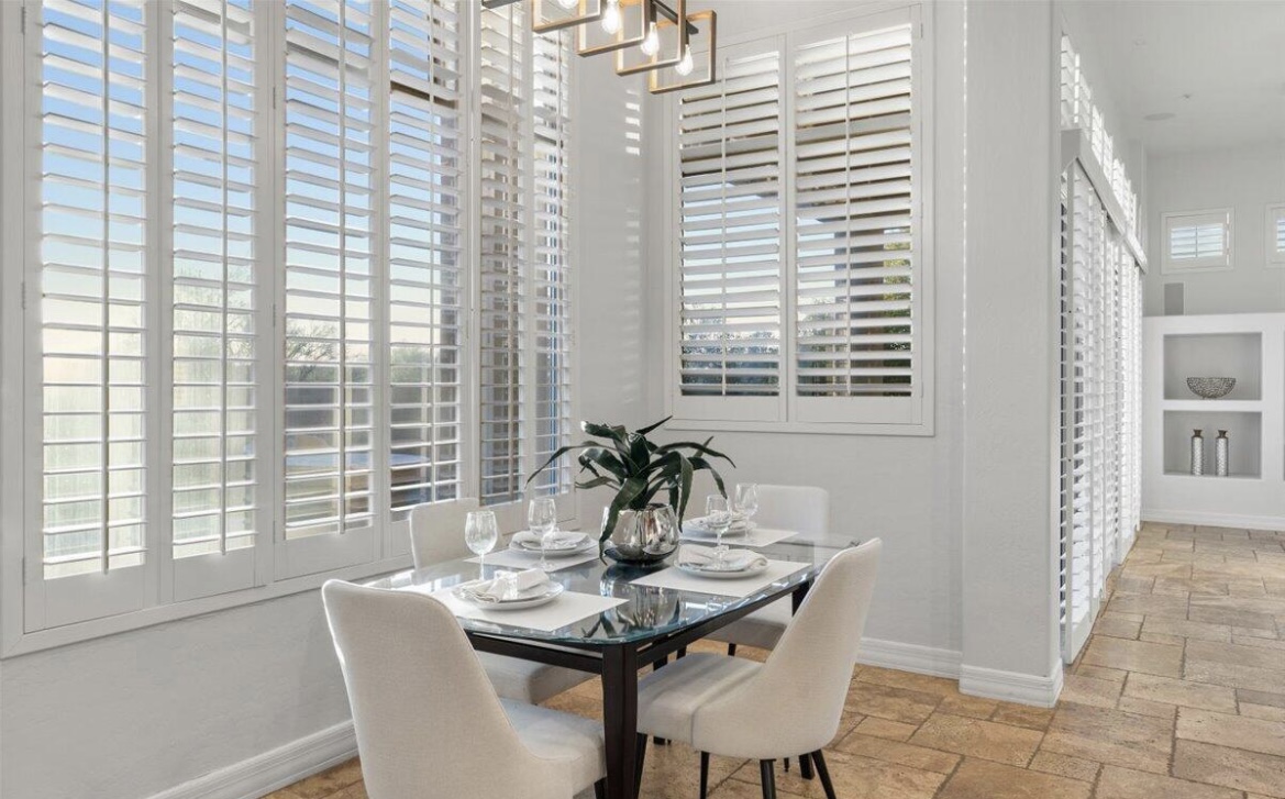 iSearchDecor's tweet photo. This beautiful property is under contract! This home offered great natural lighting that we wanted to complement with light and bright pieces throughout the space. Simple and stunning 🪄 We are so happy for our clients on such a quick sale of their beautiful home. https://t.co/8JIwKDJscE