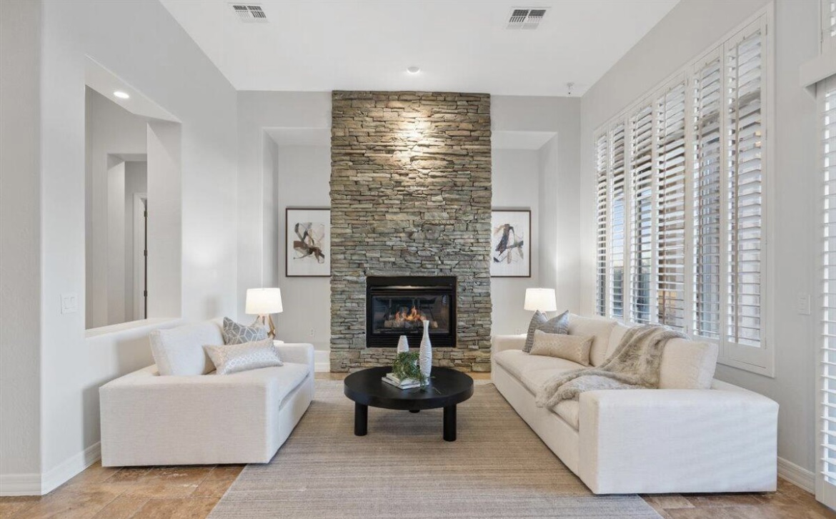 iSearchDecor's tweet photo. This beautiful property is under contract! This home offered great natural lighting that we wanted to complement with light and bright pieces throughout the space. Simple and stunning 🪄 We are so happy for our clients on such a quick sale of their beautiful home. https://t.co/8JIwKDJscE