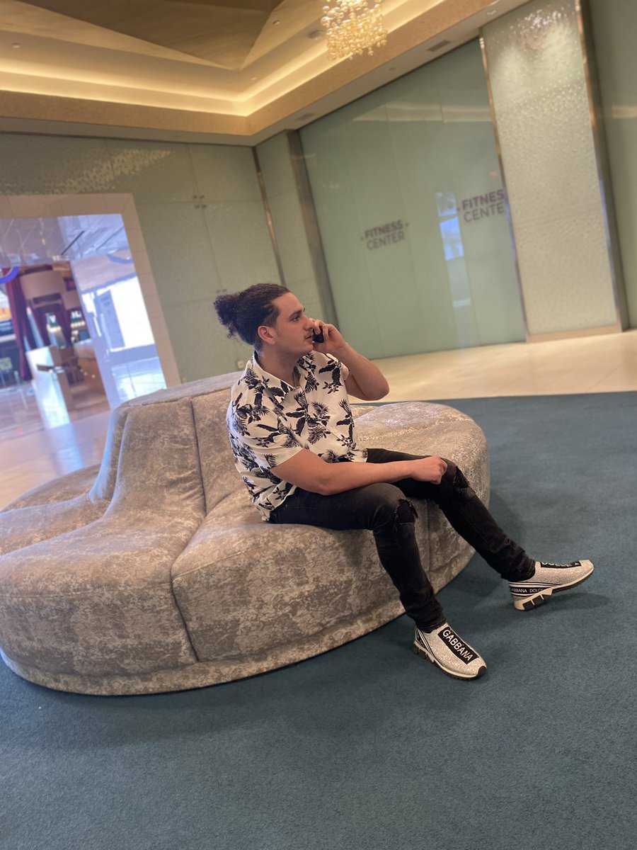 nftty_'s tweet photo. Who said you canβt mix business with pleasure #paycation https://t.co/Bu6H6tGwVo