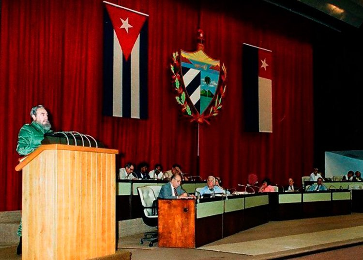 #FidelPorSiempre: "Los valores que defendemos son muy sagrados, son muy altos, son muy poderosos, son los valores de la patria, son los valores de la Revolución, son los valores del socialismo son los valores de la justicia, son los valores de la igualdad (...)".
#MejorEsPosible