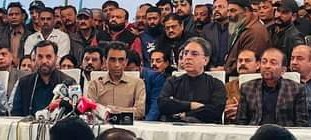 TheRightMan90's tweet photo. اے غداران مہاجر قوم @MQMPKOfficial
کان کھول کر سن لو اگر #PIB پلاٹ نمبر 14 کا ایک بھی رہائشی بے دخل کیا گیا یا انکے گھروں کی ایک اینٹ بھی گرائی گئی تو اس بار تم سب کے گھر بھی محفوظ نہیں رہیں گے
اس بار مہاجر قوم اینٹ کا جواب پتھر سے دیگی
#JusticeForPIBResidents
#SavePIBColony https://t.co/hCMwHSXMwE