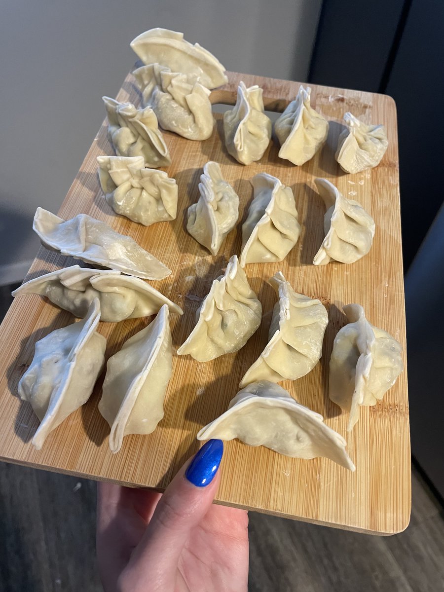 cactusgardenEth's tweet photo. For me, cooking is a form of art in which you can get creative with colors, flavors, ingredients, shapes and presentation. 👩🏻‍🍳 dumplings are one of my favorite foods and I enjoy making them so much🥟 #ChefMonique https://t.co/PJnImlM7Nh
