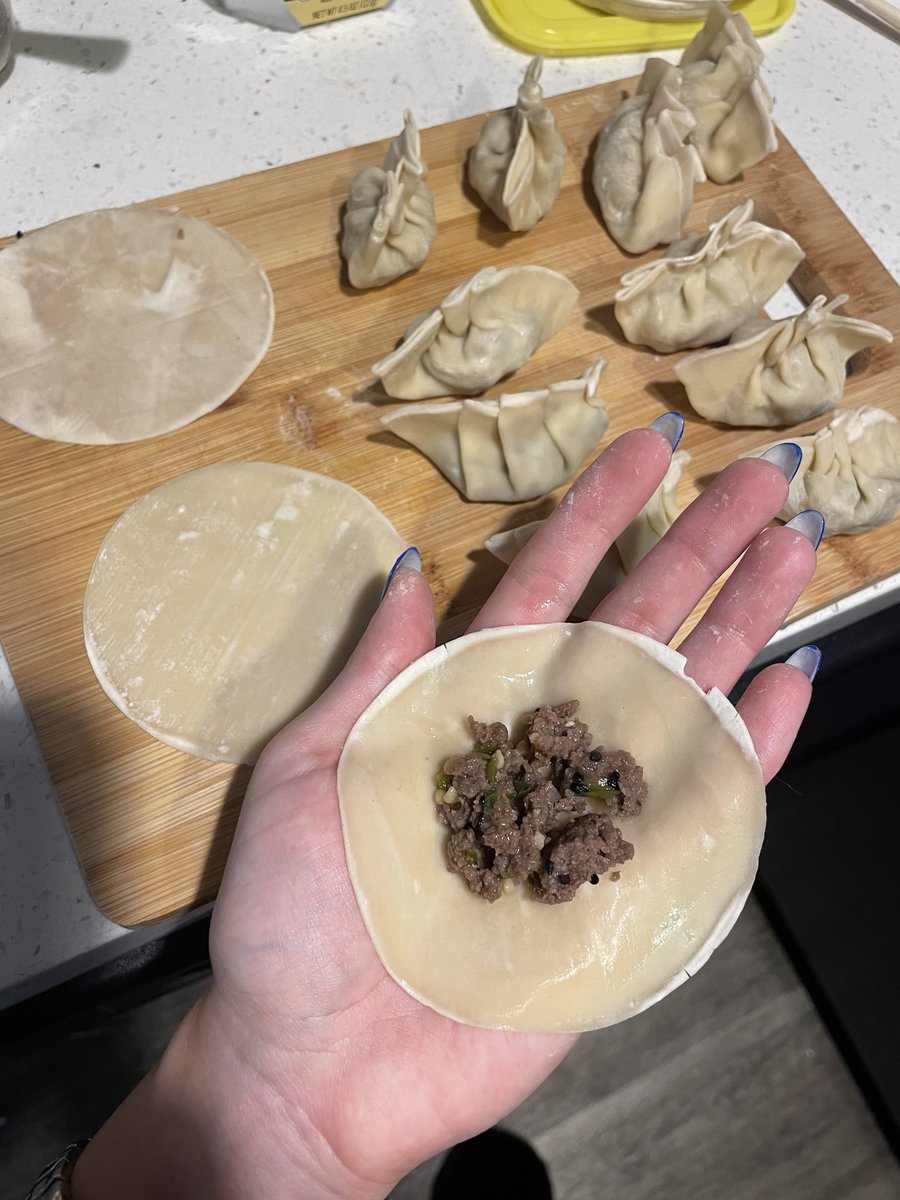 cactusgardenEth's tweet photo. For me, cooking is a form of art in which you can get creative with colors, flavors, ingredients, shapes and presentation. 👩🏻‍🍳 dumplings are one of my favorite foods and I enjoy making them so much🥟 #ChefMonique https://t.co/PJnImlM7Nh