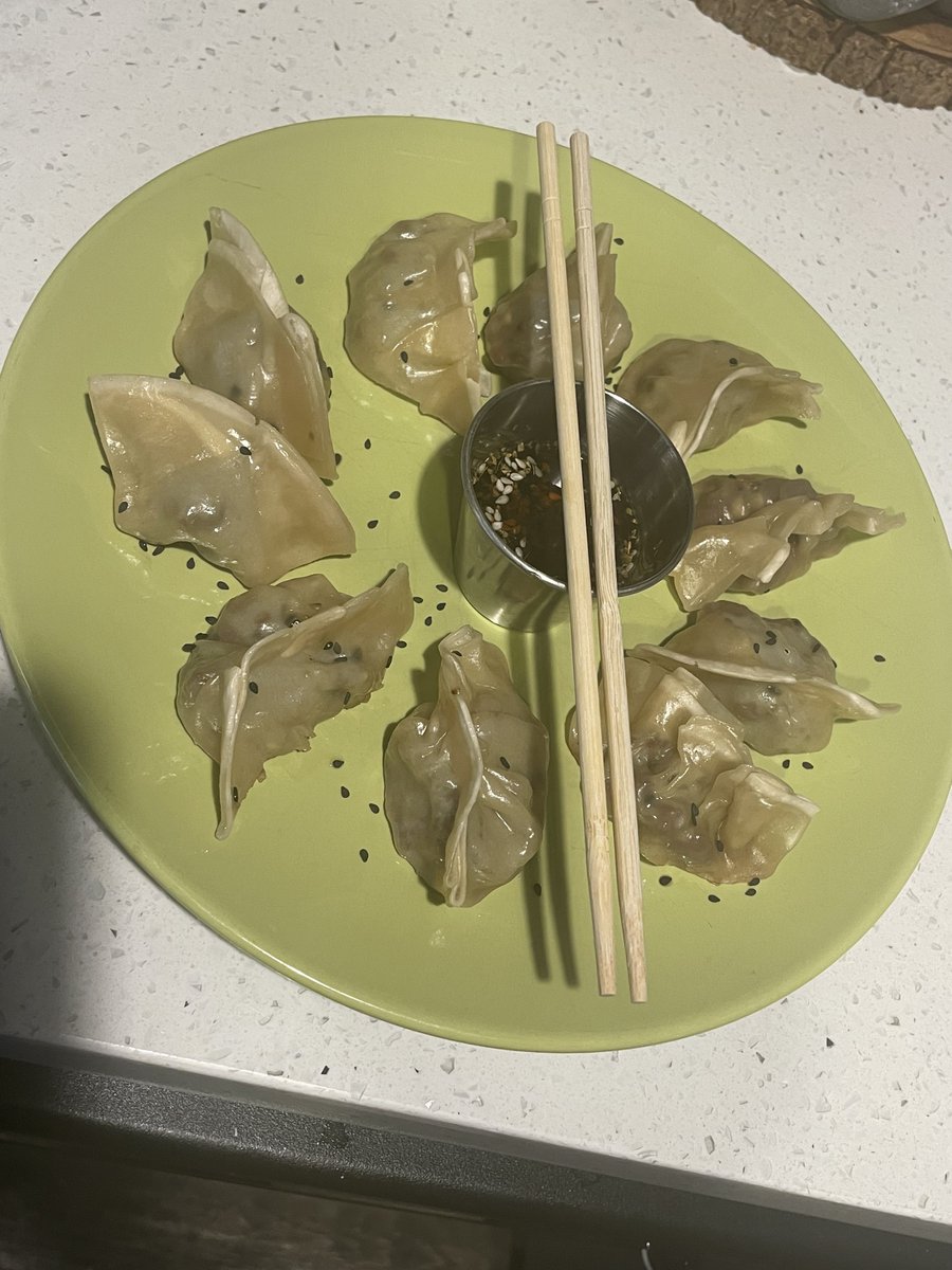 cactusgardenEth's tweet photo. For me, cooking is a form of art in which you can get creative with colors, flavors, ingredients, shapes and presentation. 👩🏻‍🍳 dumplings are one of my favorite foods and I enjoy making them so much🥟 #ChefMonique https://t.co/PJnImlM7Nh