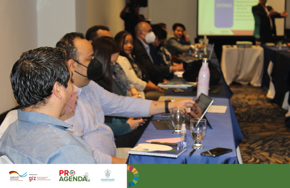 GizHonduras's tweet photo. 1/4 Desde #ProAgenda🇭🇳🇩🇪 se impulsa el fortalecimiento en la planificación pública en adaptación y mitigación del #CambioClimático y mejorar los enfoques de financiamiento climático en #Honduras y esta semana se han realizado una serie de reuniones y talleres con varios sectores. https://t.co/p4PjEHMB7T
