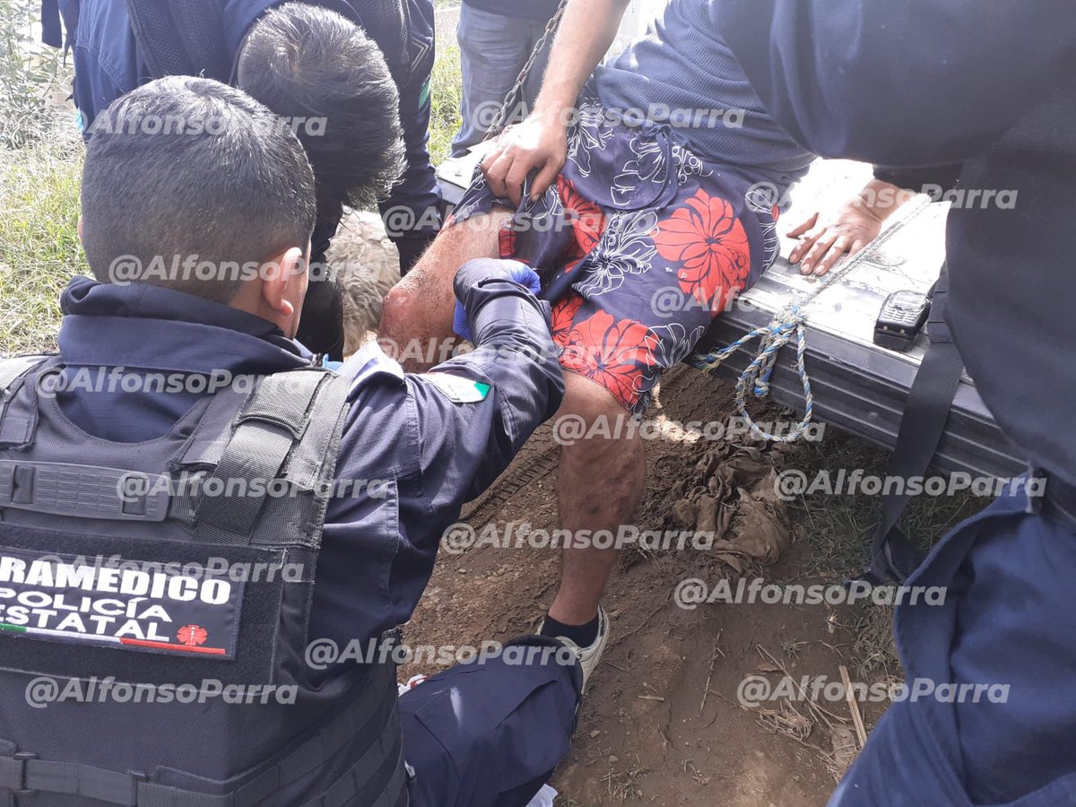 alfapc10's tweet photo. Un hombre resultó con una lesión por arma de fuego en la colonia #GuadalupeVictoria, fue atendido por paramédicos de @SP_Veracruz y trasladado a un hospital, el agresor se dio a la fuga. @VialidadXalapa https://t.co/BA6yxQXMMO