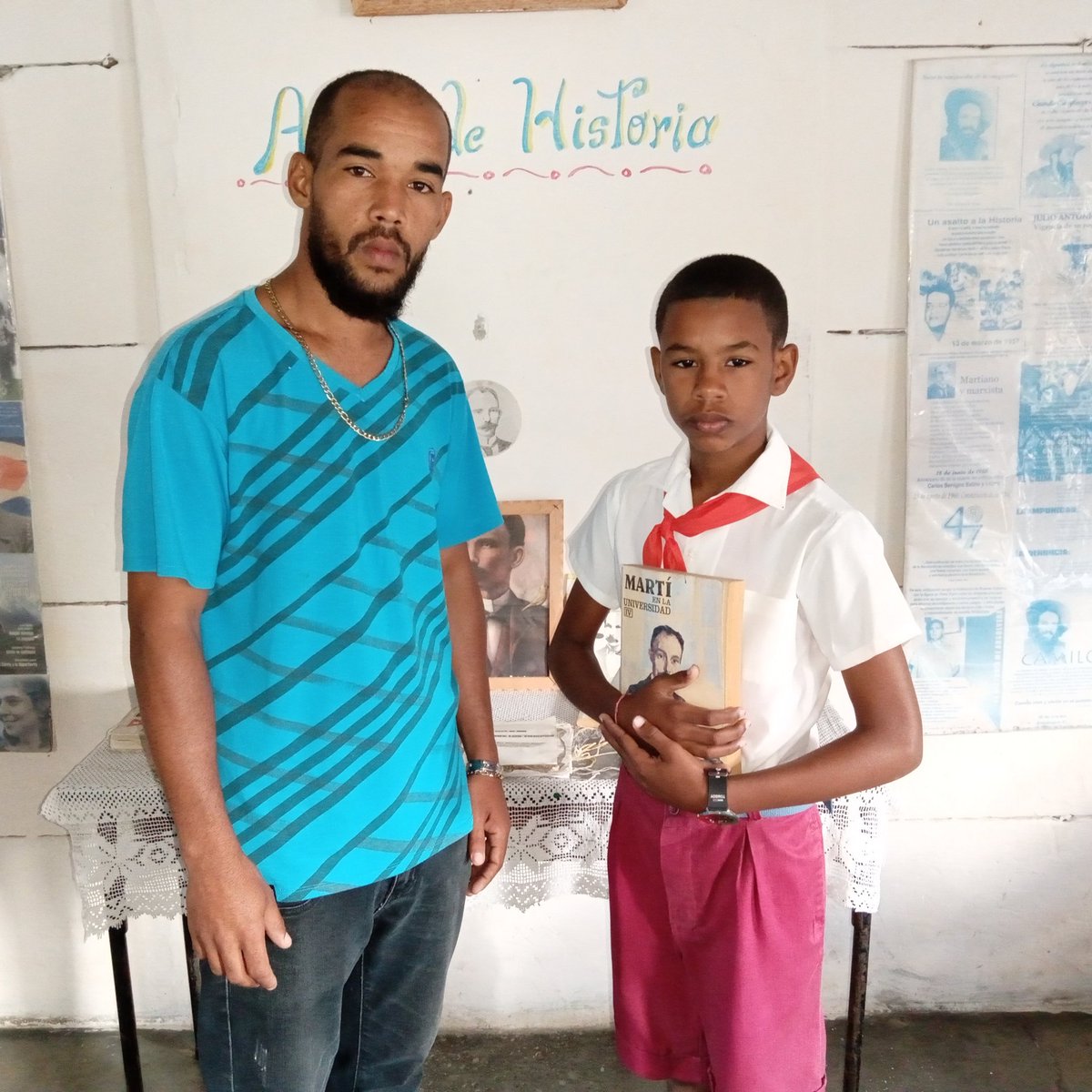 Felicitamos en el día de hoy a Yeinier Simón. Por ser ganador por partida doble en los concursos municipales de Historia de Cuba y Lengua Española. Extensivas las felicitaciones a su maestro Daviel López Palacios  #educacionmanicaragua #CubaMined #EducacionVillaClara