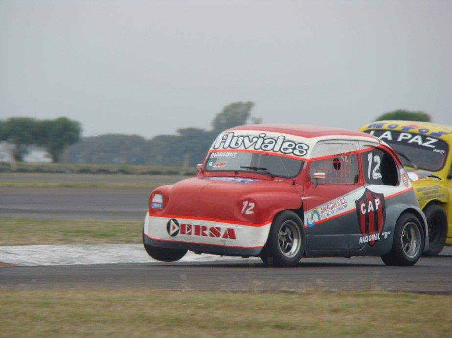 caphincho_'s tweet photo. Subite morocha, vamos a conquistar la @bnacionalPN 🏎️ ⬛🟥⬛ https://t.co/10cWZmWK52