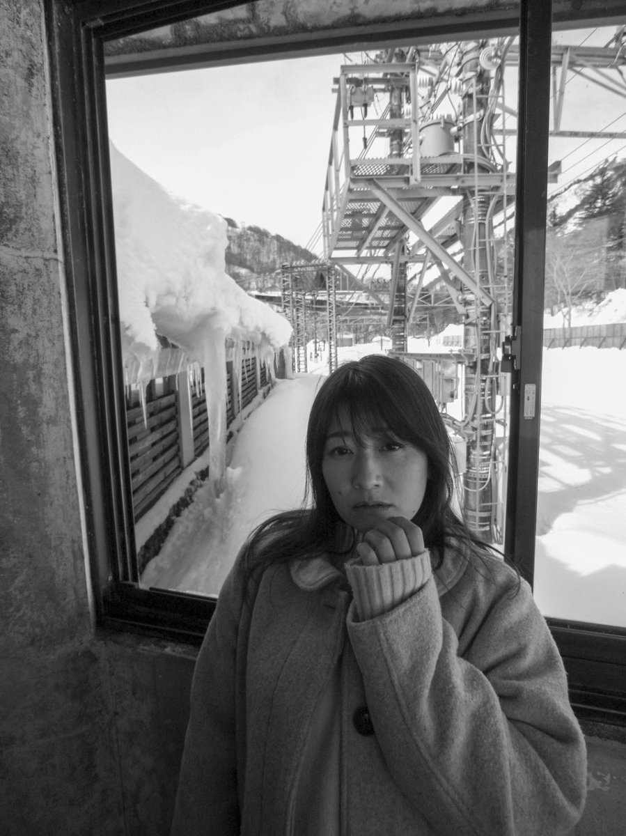 R205STi's tweet photo. 駅・郷愁📸‼️

　model:夢乃ふわる（＠yf555555 ）

#RICHO #GX200 #ワイドコンバージョンレンズ #dw6 #19mm #コンデジ
#モノクロ #モノクロームな世界 https://t.co/ifpIUGIyMo