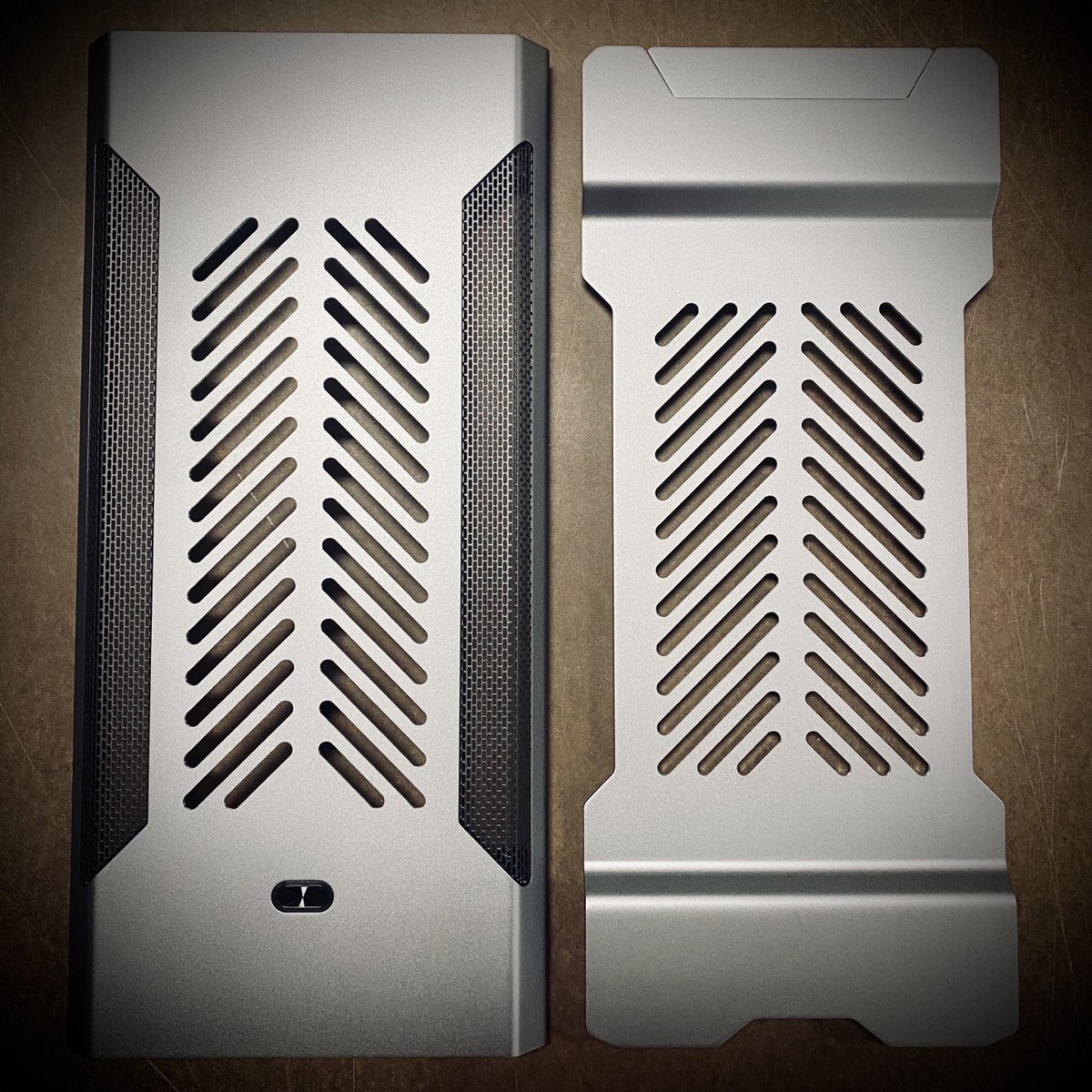 ModMyMods's tweet photo. Brony plugging away at our latest shipment of Phanteks panels with the trusty CNC Machine.🔥🔥

We have a finished pair of front and top panels for an Evolv X with a Ribs design and no filters ready for one of our lucky customers!😎🥳

#phanteks #custompanel #cnc #cncmachining https://t.co/Gitv3QiWHA
