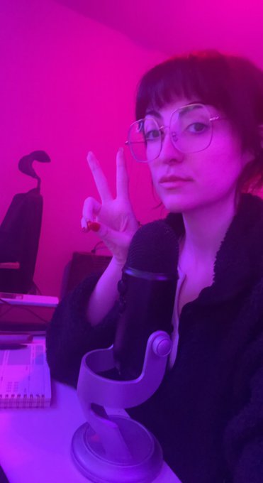 live on twitch rn, can&rsquo;t wear makeup cause of my eye so b nice: https://t.co/gD1hPV3xIj https://t.co