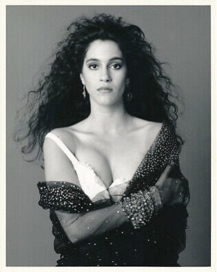 EnchantdForrest's tweet image. I love the fact that Jami Gertz our beloved Star from The Lost Boys is an actual multi billionaire now ! #JamiGertz #BILLIONAIRE