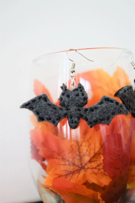 Sierra_sky94's tweet photo. Fuzzy Bat Felt Dangle and Drop Earrings 

💗RT for support💗 https://t.co/I17NkSF26d