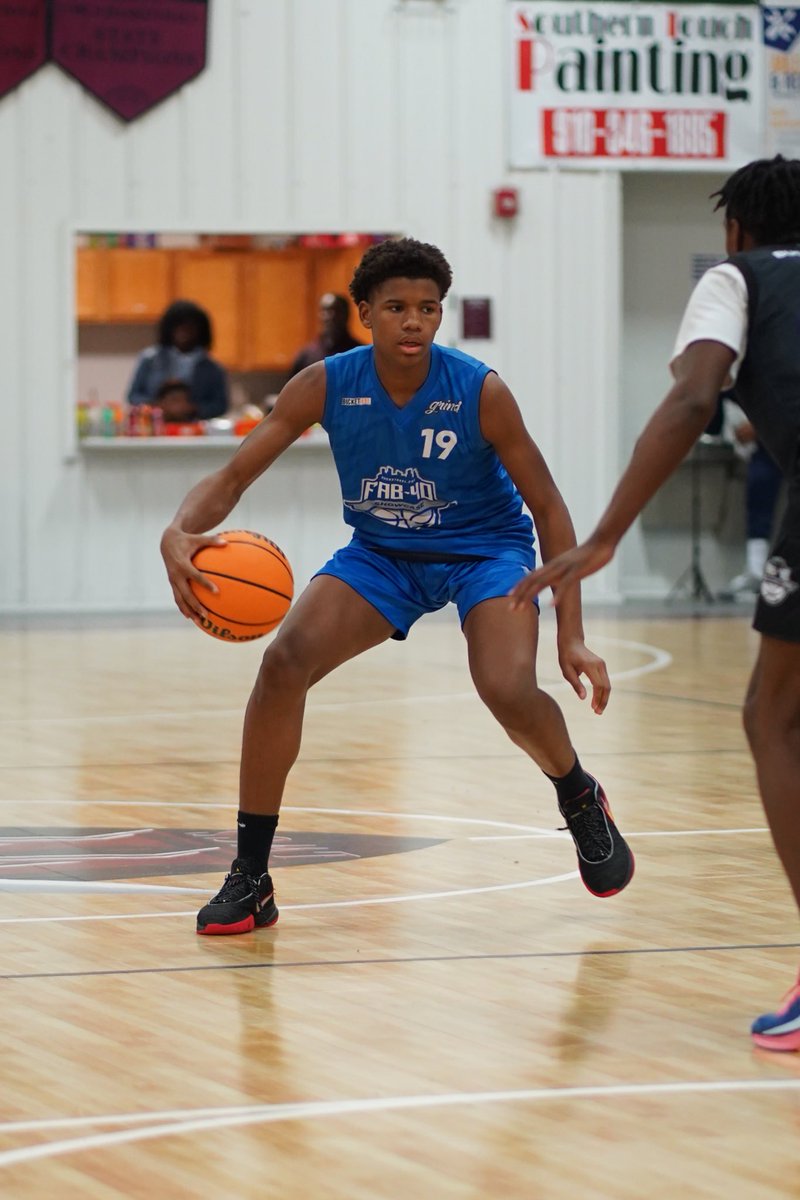 BucketReel's tweet photo. Kamron Lucas - 6’3” G (2027)
Fayetteville, NC (Anne Chestnut Middle)

Lucas was very impressive on both ends. Has a strong and sturdy frame that he used to his advantage on defense.

Had 5 steals in his first matchup simply from getting chest to chest defensively and ripping the ball-handlers clean. 

He’s no slouch offensively. Scored the ball well from multiple spots on the floor and is very fluid in his movements. Two-way player with great size and intangibles.

📸: @HoopFarm