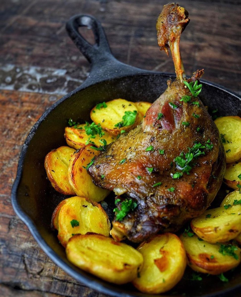 We wish this had smell-o-vision. 

📷 @TonyCaggOutdoor Duck Confit 

#TastyDuck #AmericasTastiestDuck
