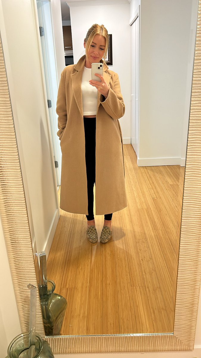 CourtenayGayda's tweet photo. Sometimes it not about the outfit and only about the shoes. #GUCCI #vancouverbc https://t.co/GG7EMyDmPC