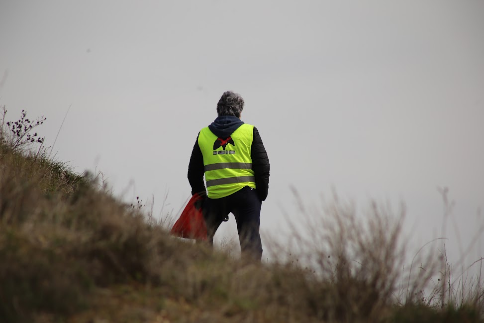 TrailEscarpes's tweet photo. Y después del tute que se llevaron nuestros voluntarios, que menos que una paella, patatas "meneás" y cerveza. Sois la caña chic@s 😍 https://t.co/cofl5LlaWW