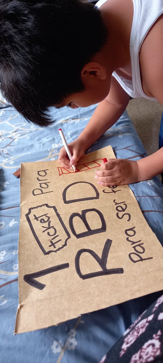 SeptimoRebelde's tweet photo. 🌟 ¡Wow! Fans de RBD en Ecuador salen a las calles con carteles para pedir el #SoyRebeldeTour en su país 🇪🇨 

Tienen que verlo @billyrosas @soyrebeldetour @RBD_oficial el amor de la generación RBD no tiene límites ni fronteras. https://t.co/d2g4ek7oYn