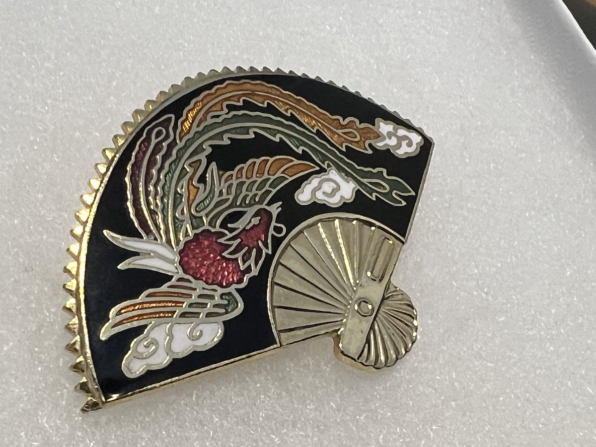 RARE! Vintage #Cloisonne Fan #Enamel Brooch Phoenix Bird Flying Pin Gold Tone FREE SHIP #OrientalFan #japanese #AsianArt #brooches #pins #Fanbrooch #Phoenix #vintagejewelry #vintage70s #vintagepin #vintagebrooch #vintagecloisonne #ebayfinds ebay.com/itm/2661047329… #eBay via @eBay