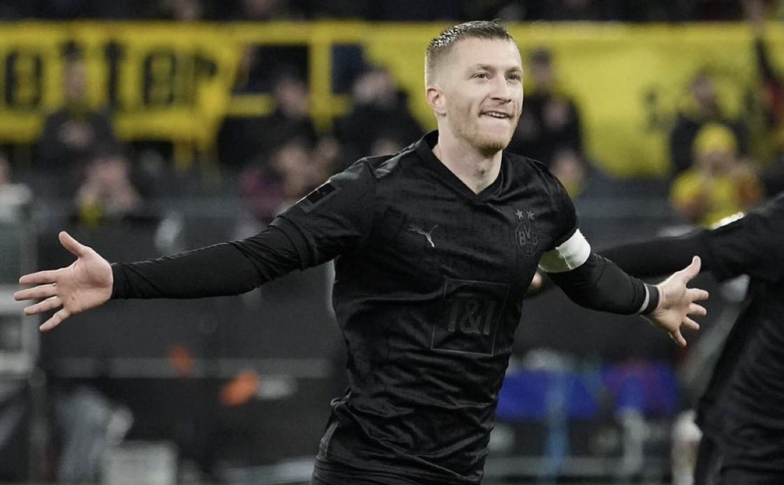 Reusworld11's tweet photo. الملك:

"سباق اللقلب؟ يجب ان لا نتخلى عن شبر واحد ، فنحن جميعًا نريد ألقاب في دورتموند" https://t.co/ik82QlMlXv
