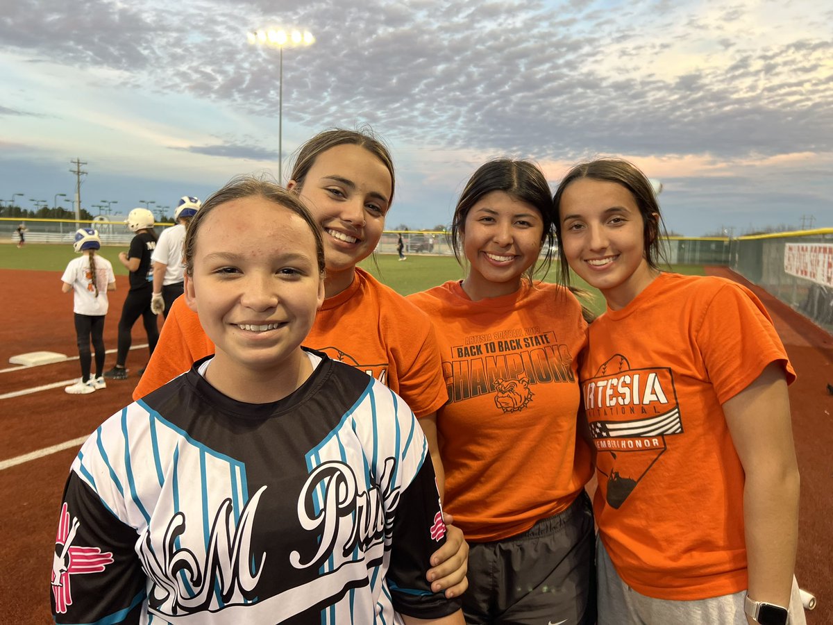 PerseisAguilar's tweet photo. We had a blast at softball camp today! Thank you all that came out and supported us. Let’s Go LadyDogs🧡🥎🦴 @ArtesiaBulldogs @ArtesiaSports https://t.co/4Oxc2LpflJ