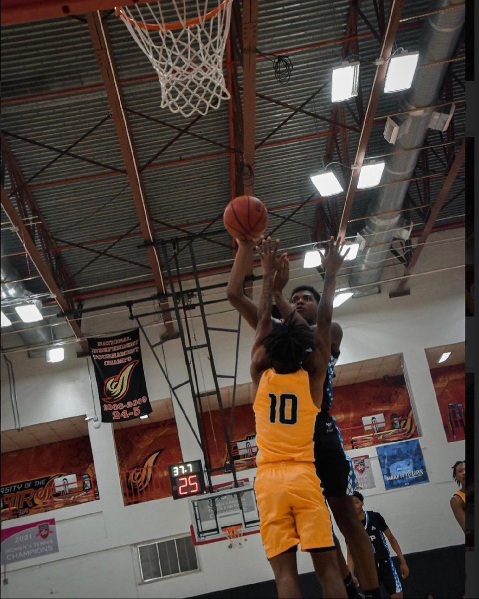 bumpeasy's tweet photo. 16 year old sophomores back2back championships. @_1amdavid @yoodan5_ are something special. @techprephoops
#StudentAthletes #bumpasstwins #dmvhoops #dmvballers #techprephoops #dcballers #dc https://t.co/qctjlaX4HC