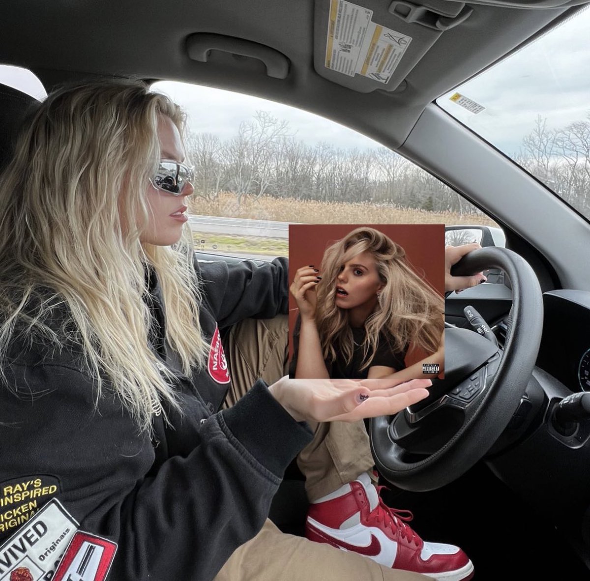 Reneé Rapp | Instagram 

“Eu não encontrei JFK pessoalmente, mas eu sei que ele teria amado everything to everyone deluxe”