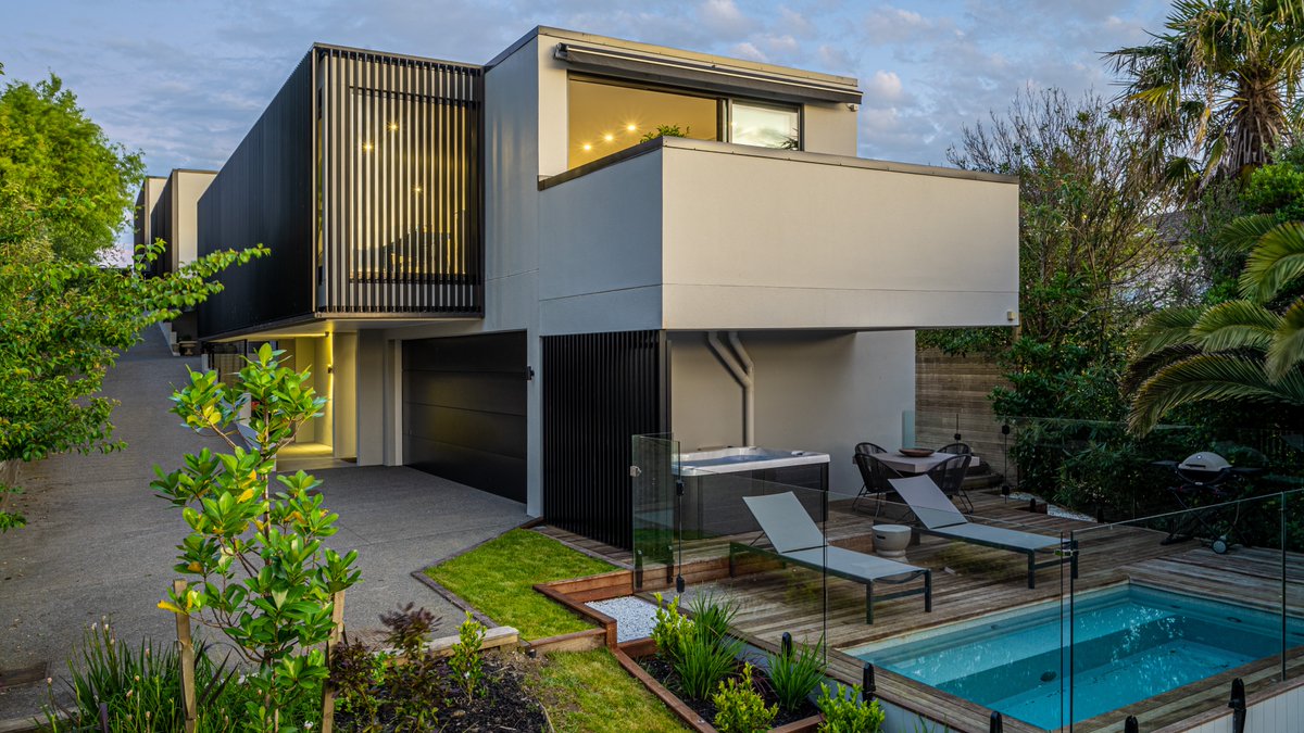 PremRealEstate's tweet photo. Located on the 'golden mile's' lakefront this home is simply stunning and one of a kind.

REMIUM REAL ESTATE LTD MREINZ LICENSED REAA 2008

https://t.co/2e5WI32w8h
#luxury #premium #realestate #luxurylifestyle #location #views #Takapuna https://t.co/oavxrTg5x0