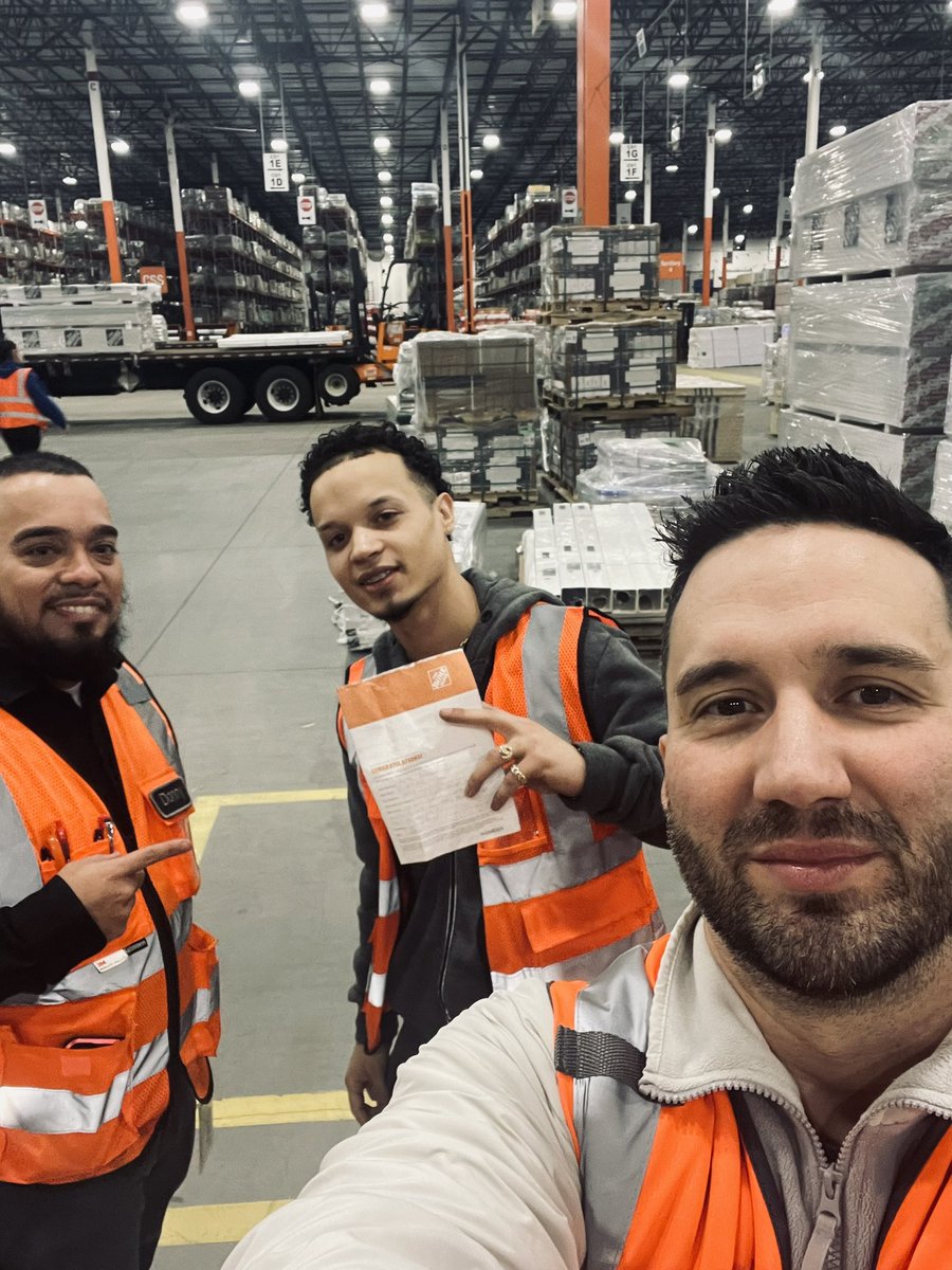 AlNavas45's tweet image. Homer award to Rickie for training our new associates on MHE great job Rickie #FDC5853 🛻 #homers #Key4 🔑