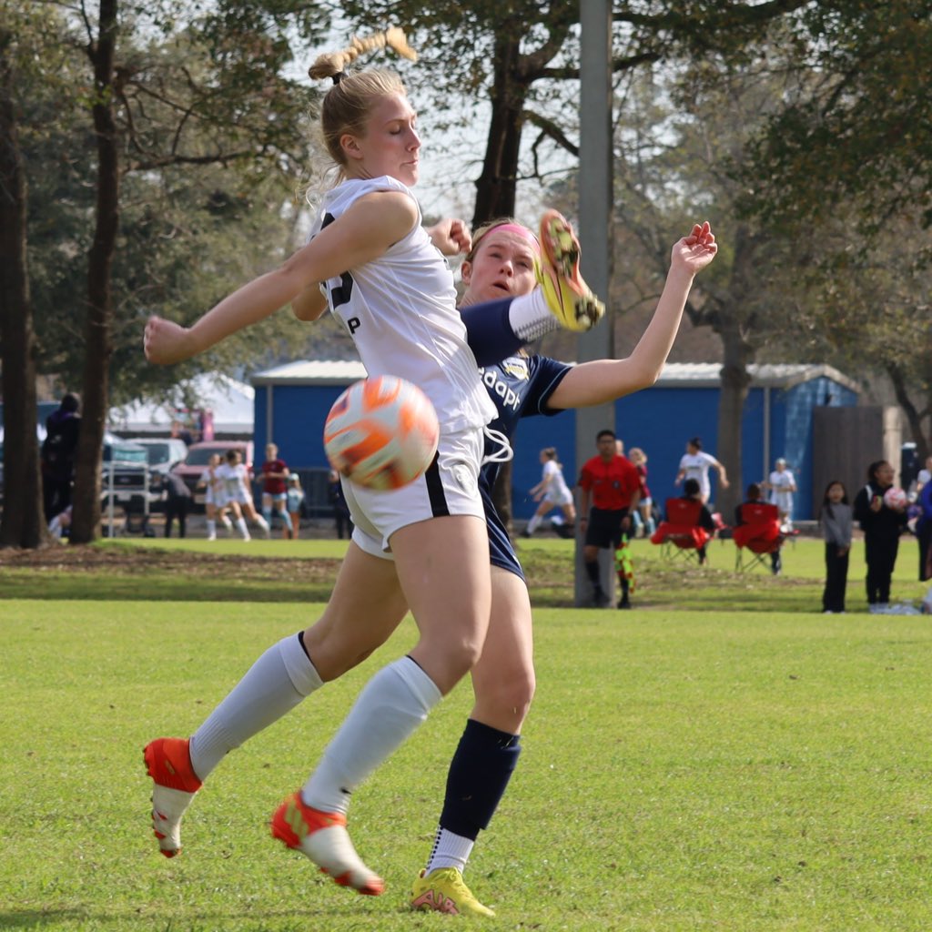 DKSC_U1819_ECNL's tweet photo. That’s our CB #30 Erin Morgan #neverbackingdown 😤💪 #dkscproud #ECNLinaction @ECNLgirls #ecnhou @dkscstrong #badtopu 2023 Senior @CowgirlFC commit
📸 Mary Rodríguez https://t.co/xyEujWIS2c