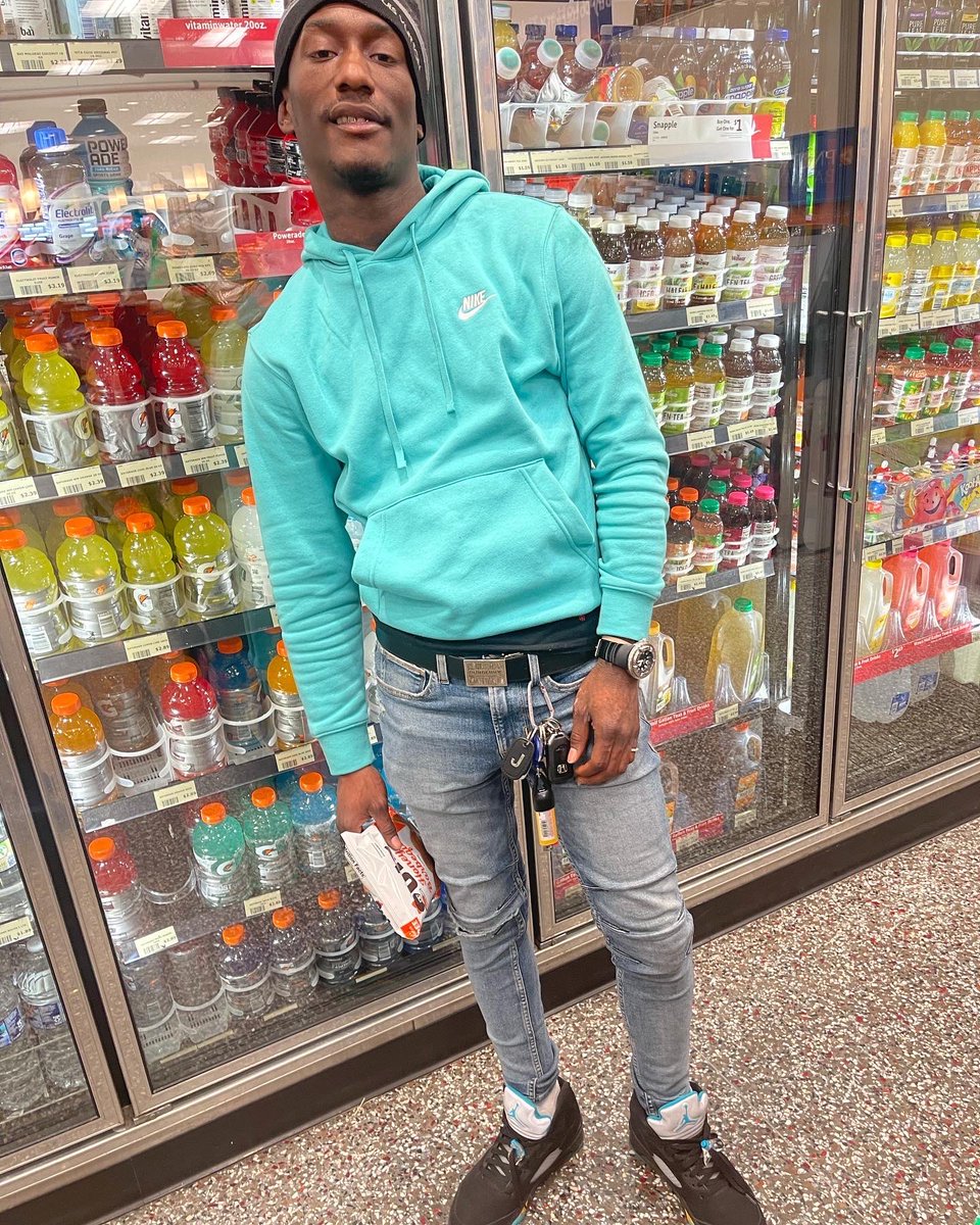 4eva23Way's tweet photo. Ain’t been da same lately , I been on some different shit , I been on some money shit 💰🏃🏿💨 #NFB🖤 #FreeDaMembers💙🔓 https://t.co/DIDXYGu7Xa
