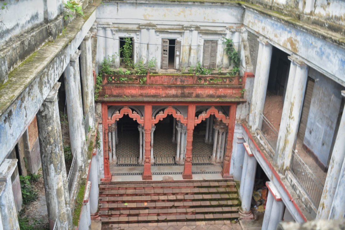 বড়োবাজারের মেট্রোপলিটন ইনস্টিটিউট। যা প্রতিষ্ঠা করেছিলেন ঈশ্বরচন্দ্র বিদ্যাসাগর।

#Kolkata #tour #tourism #travel #walk #OldKolkata #heritage #history #bhalobeseitihas #nibirh #followus