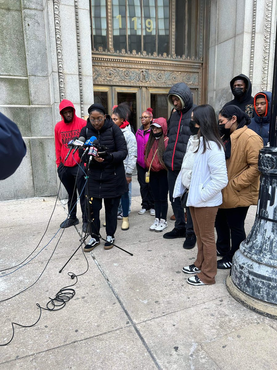 BeBraveChicago's tweet photo. We’re grateful to join @GKMC18 today outside of city hall to speak on what we expect from the incoming new mayor of Chicago &amp; invite all who can to come to the youth-led mayoral forum this Wednesday 2.22.23 presented by GKMC! https://t.co/BRv5mQDQDt