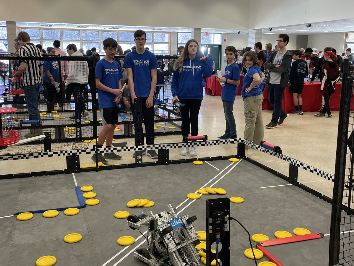 FortLeBoeufSD's tweet photo. Bison Tech middle school teams performed well at Harbor Creek this weekend. Team B made it to the semi finals and Team C earned the Energy Award. #FLBMS #BisonTech #BisonPride #Robotics #STEM https://t.co/hPEZ4Ru6Gr