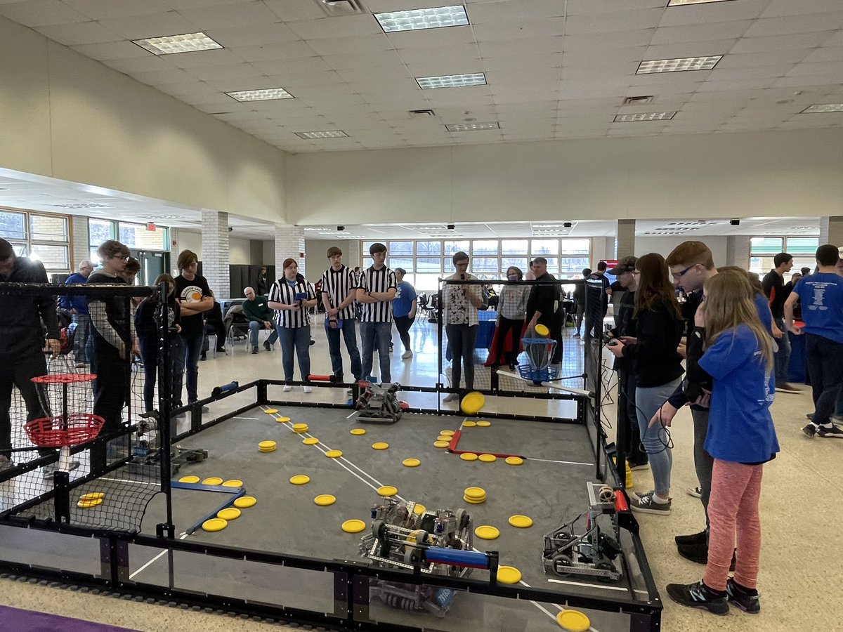 FortLeBoeufSD's tweet photo. Bison Tech middle school teams performed well at Harbor Creek this weekend. Team B made it to the semi finals and Team C earned the Energy Award. #FLBMS #BisonTech #BisonPride #Robotics #STEM https://t.co/hPEZ4Ru6Gr